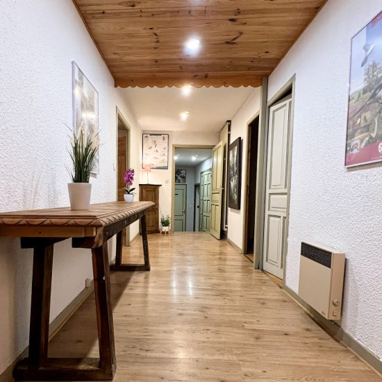 Couloir Appart Hôtel Ambert